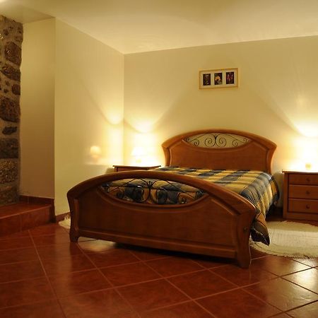 Casa Do Meio Da Vila Loriga Kültér fotó