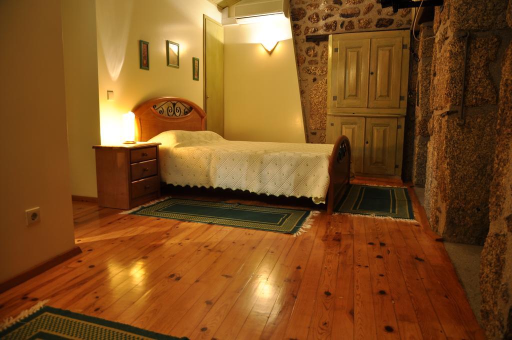 Casa Do Meio Da Vila Loriga Szoba fotó